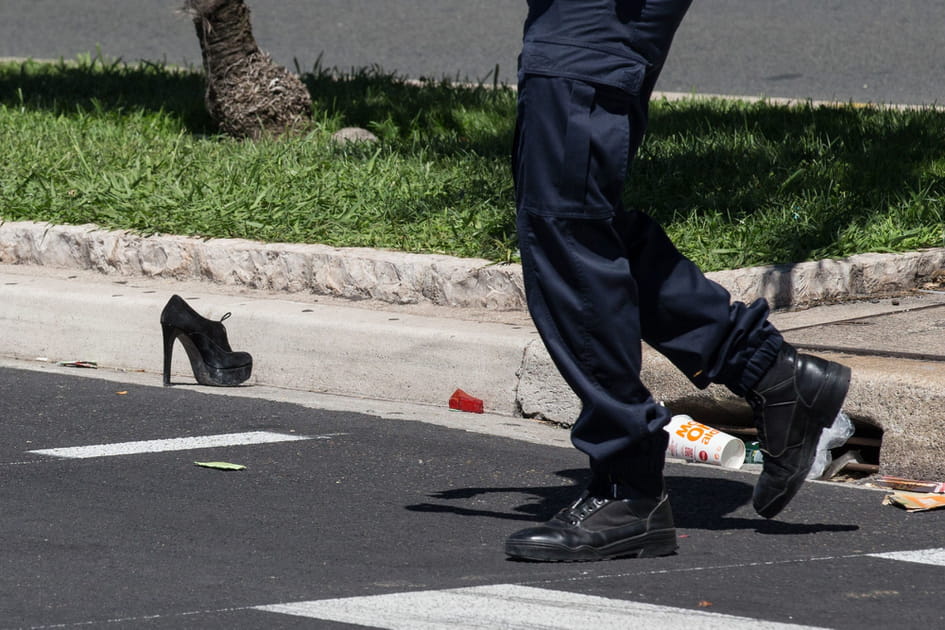 Des effets personnels au sol