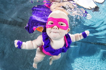 Des bébés photographiés pour leur première fois sous l'eau