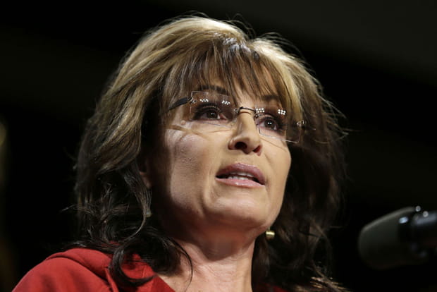 Sarah Palin lit des notes écrites dans sa main !