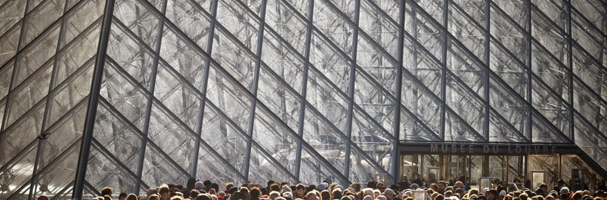 Vol au Louvre&nbsp;: deux interpellations, trois pistes s&eacute;rieuses... O&ugrave; en est l'enqu&ecirc;te&nbsp;?