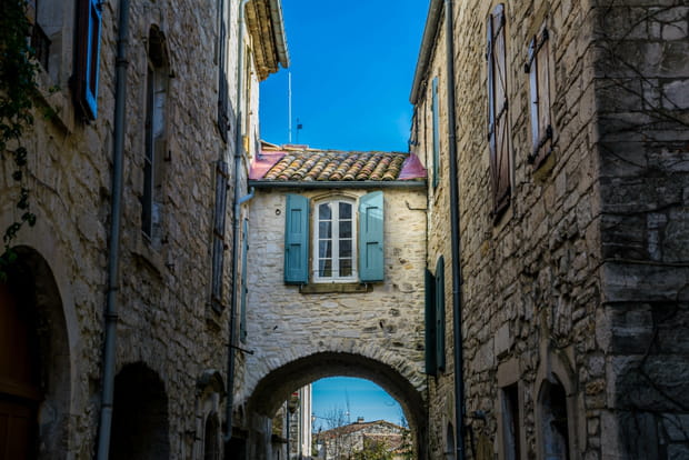 Vézénobres, village médiéval du Gard au pied des Cévennes