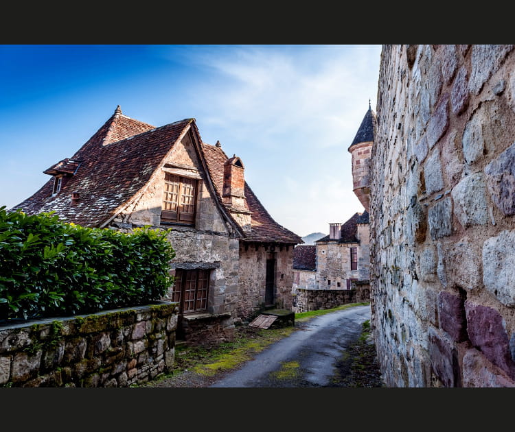 Curemonte, village secret nich&eacute; dans une vall&eacute;e de la Corr&egrave;ze