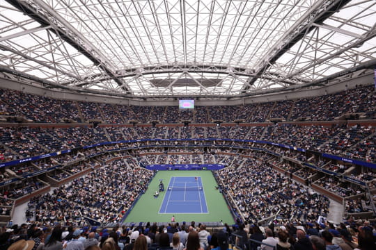 Sa chanson a &eacute;t&eacute; la plus vendue en France en 2011, il est d&eacute;sormais joueur de tennis