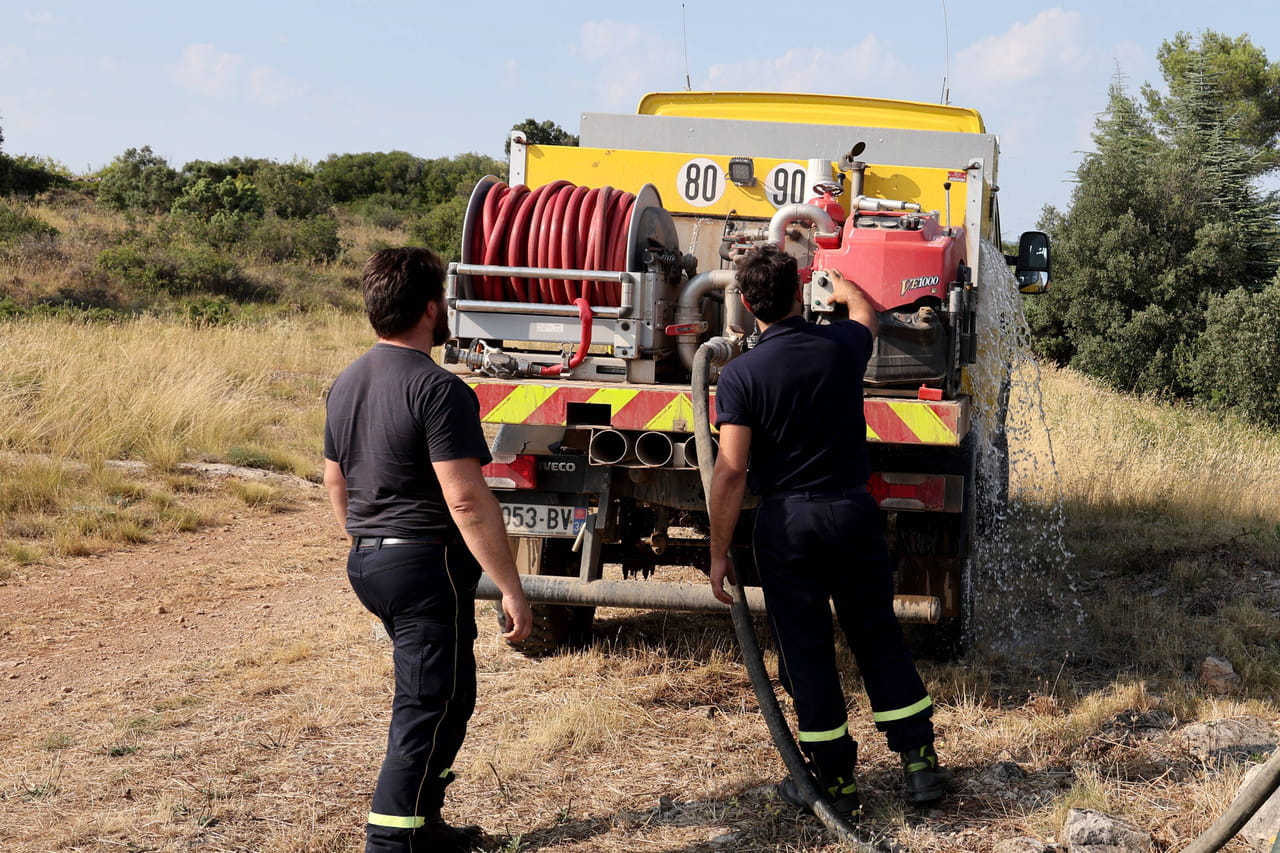 Incendie en Ardèche : dix hectares brûlés et des dizaines d'autres menacés