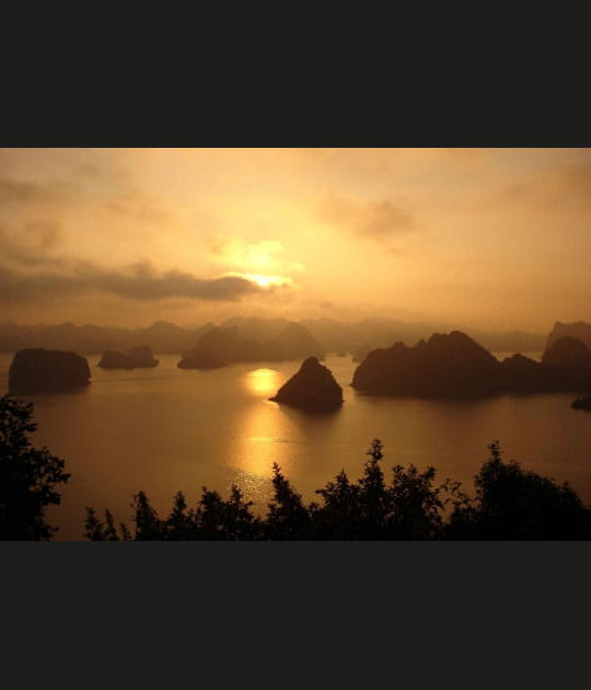 Derni&egrave;res brumes &agrave; Ha Long