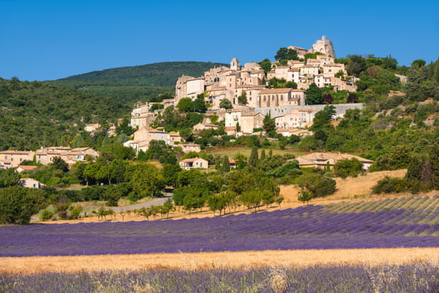 Simiane-la-Rotonde et son fameux donjon