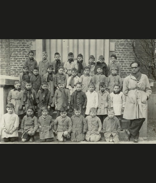 Cour de l'&eacute;cole primaire