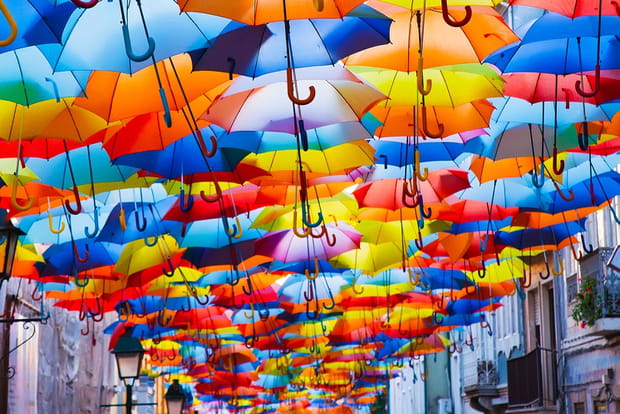 Les parapluies suspendus d'Aguéda au Portugal