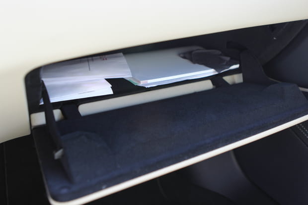 Ouverture de la boîte à gants