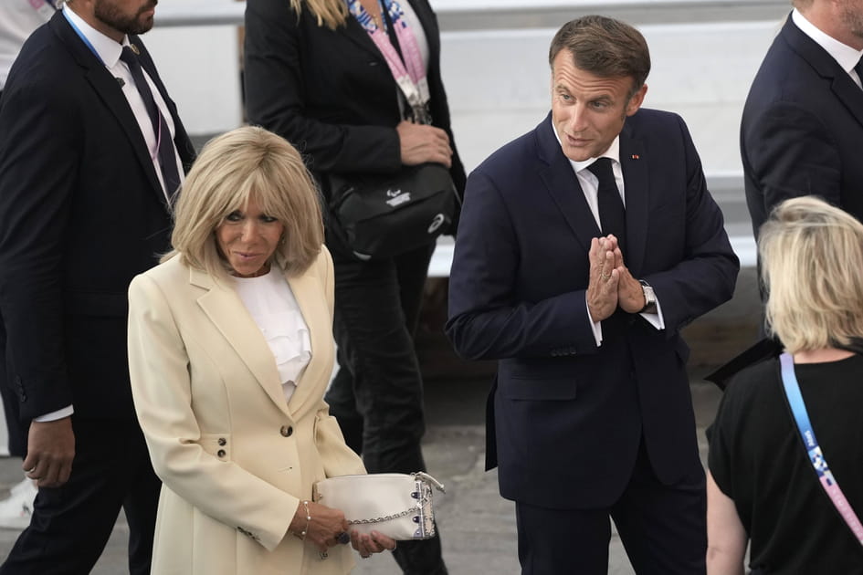 Emmanuel Macron pr&eacute;sent