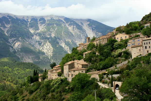 Au pied du Mont Ventoux, balade entre villages et vignobles