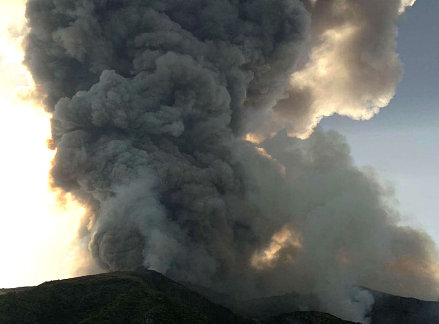 Eruption du volcan Stromboli le 3&nbsp;juillet au large de la Sicile
