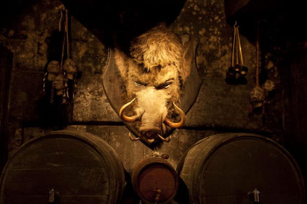 Dans le pub Hog's Head