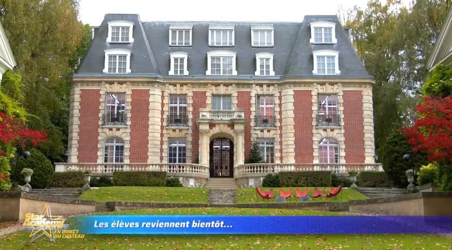 "Les élèves reviennent bientôt" : le live de la Star Academy interrompu, c'est quoi ce message qui agace les fans ?
