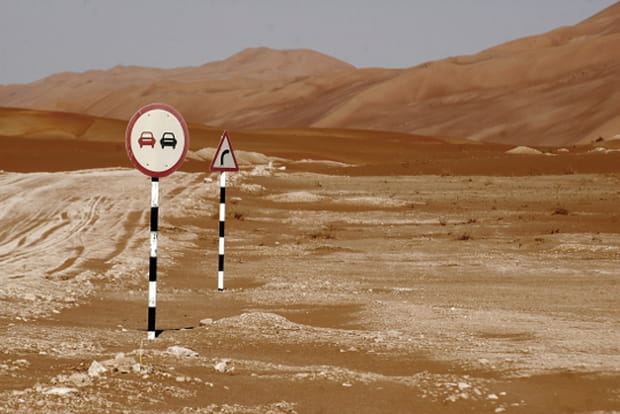 Une route dans le désert