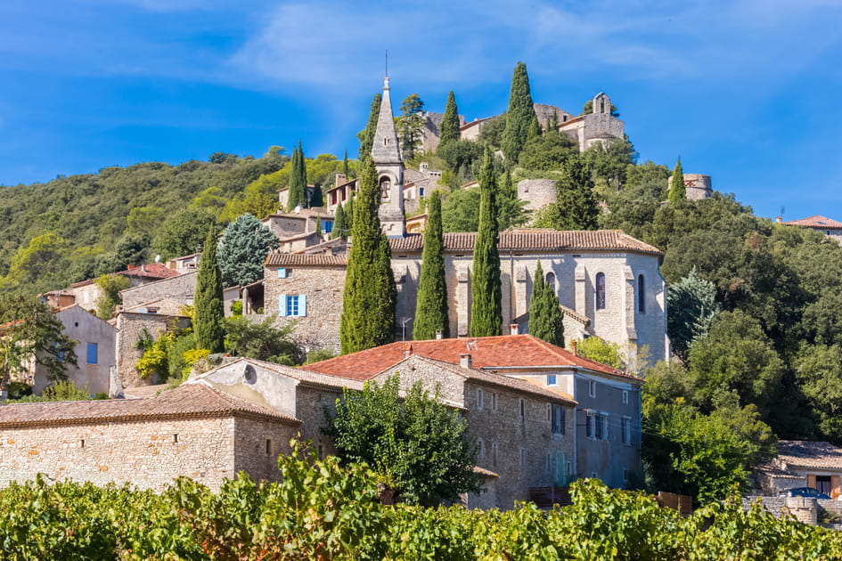 La Roque-sur-C&egrave;ze et sa vue imprenable sur les cascades du Sautadet