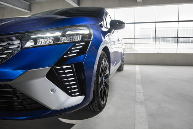 La nouvelle Clio lève le bouclier face à la 208