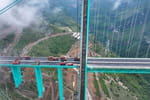 La Chine construit le pont le plus haut du monde en moins de temps qu'il n'en faut pour construire une passerelle de tramway en France