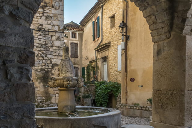 Séguret, dans l'arrière-pays provençal plein de charme