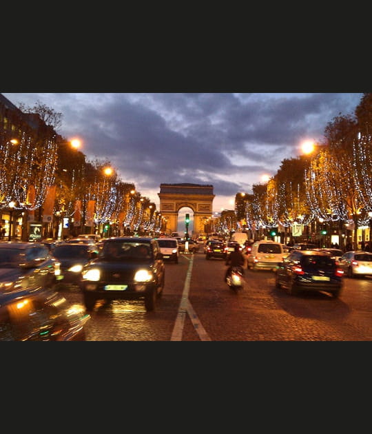 En France, les Champs-Elys&eacute;es