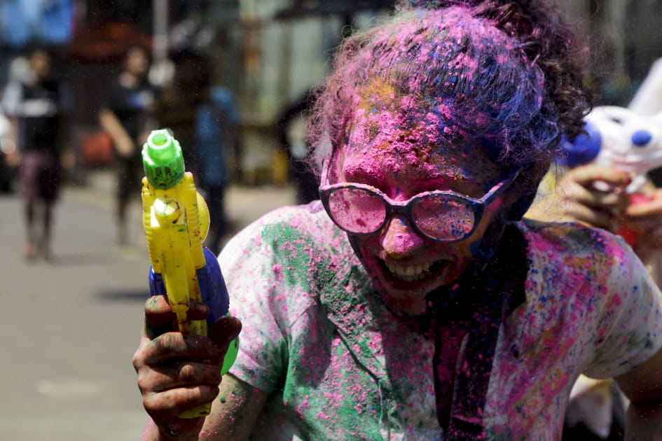 Les touristes prennent part &agrave; Holi