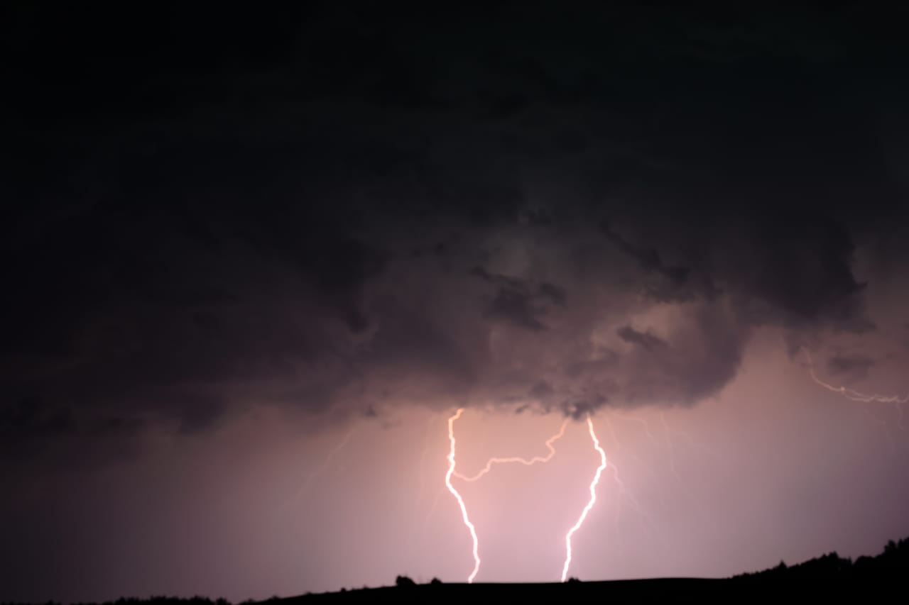 Vigilances oragesÂ : 42Â dÃ©partements en alerte, des pluies intenses et du vent fort...