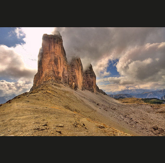 Tre Cime di Lavaredo dans le ciel