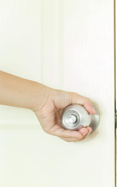 D&eacute;sinfecter les poign&eacute;es de portes et interrupteurs