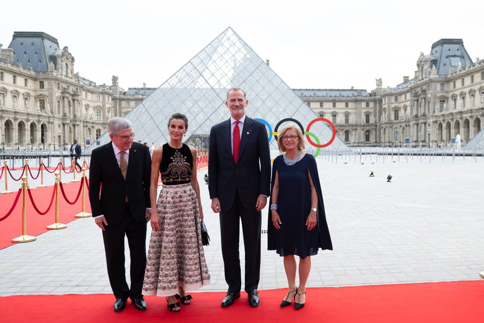 Le roi d'Espagne fait le d&eacute;placement