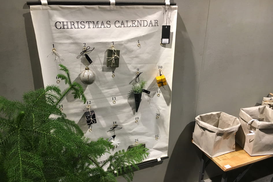 Un calendrier de l'avent au mur