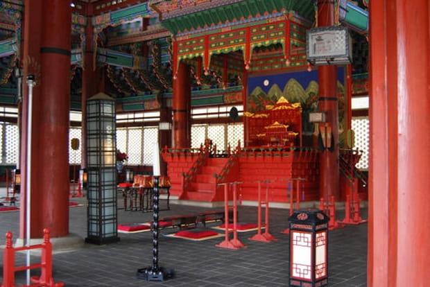 Le trône coréen du palais Gyeongbokgung