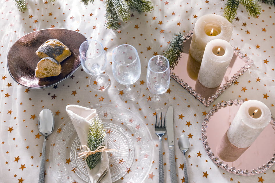 Une d&eacute;coration de table cuivr&eacute;e