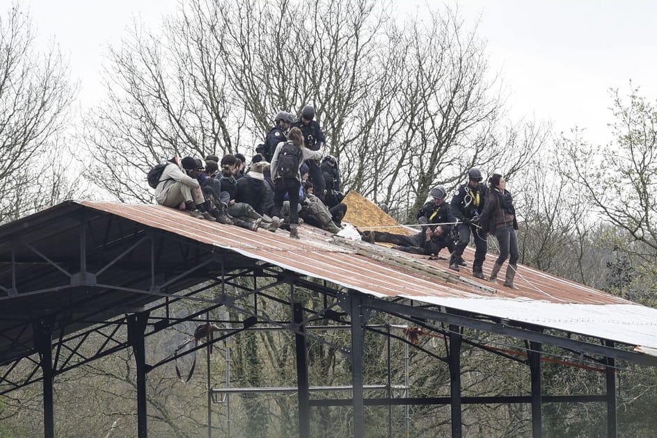 Evacuation d'un toit de grange