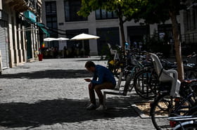 Canicule&nbsp;: l&eacute;ger r&eacute;pit &agrave; l'Ouest, 5&nbsp;d&eacute;partements du Centre-Est en alerte maximale