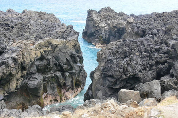 Avancée de lave dans l'océan