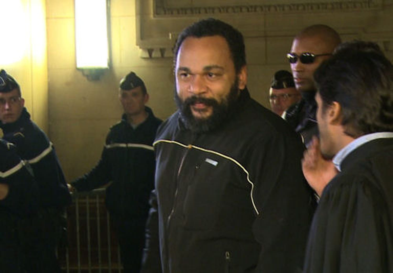 "Charlie Coulibaly" : Dieudonné fait son petit spectacle à l'audience