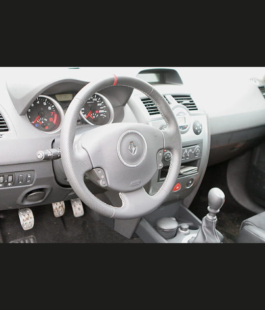 Int&eacute;rieur sign&eacute; Renault Sport