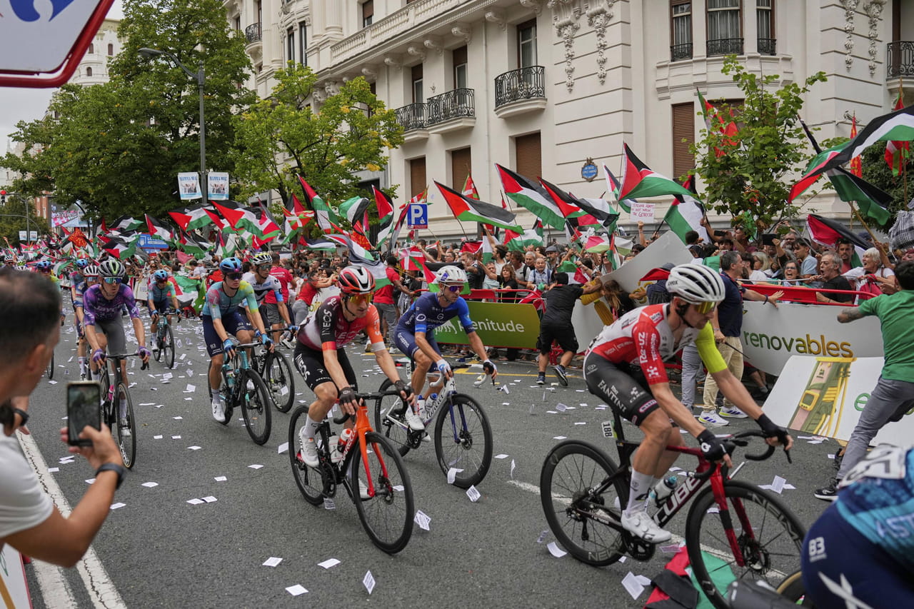 Vuelta 2025 : les coureurs agacés, une 12e étape sous tension, le classement
