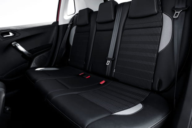 Premier Auto Group >> Places arrière du Peugeot 2008 Premier Auto Group >> Places arrière du Peugeot 2008
