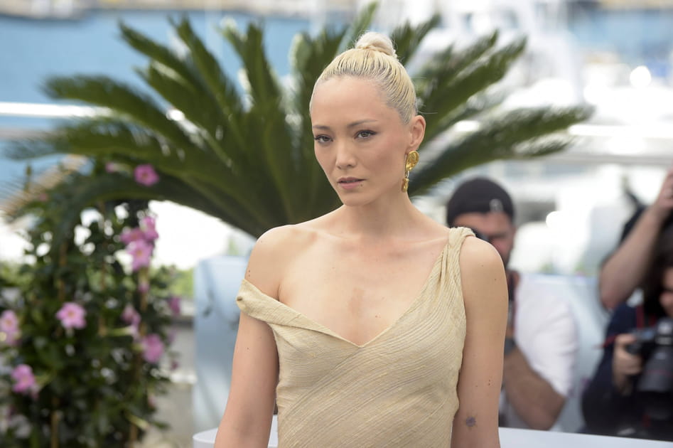 Une bretelle parfaitement positionn&eacute;e pour Pom Klementieff