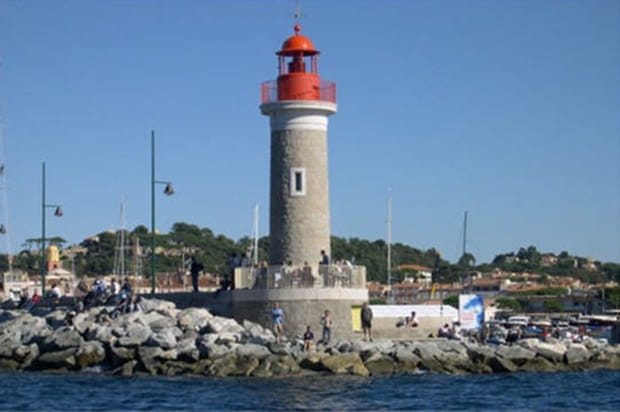 Le Phare Rouge