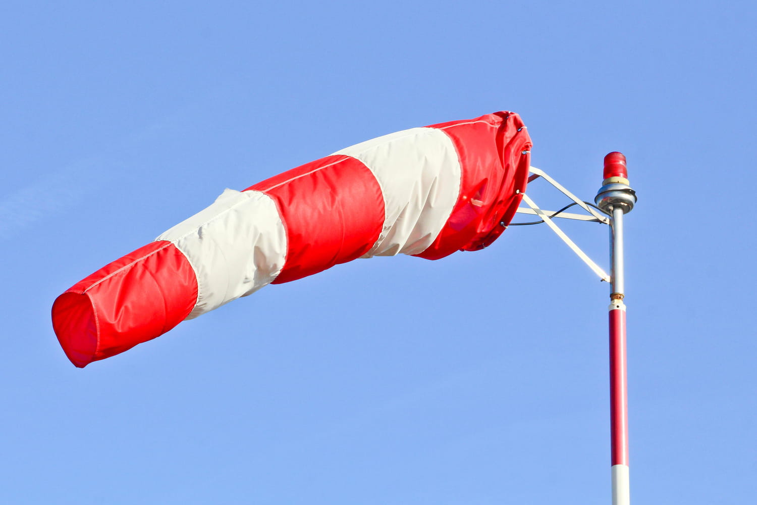Vigilance pour vents violents : les départements concernés par la mise en garde, de fortes rafales attendues