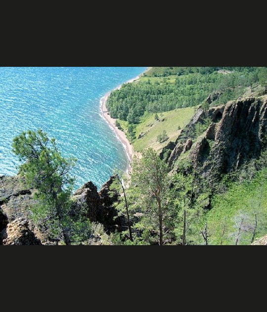 Le lac Ba&iuml;kal dans sa version estivale