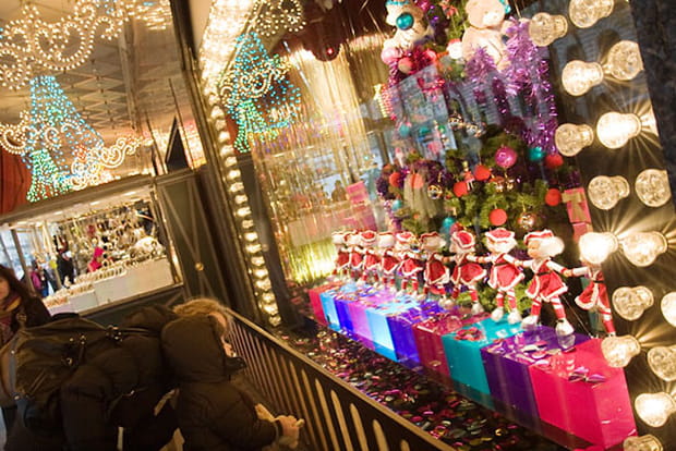 Noël dans les vitrines des grands magasins