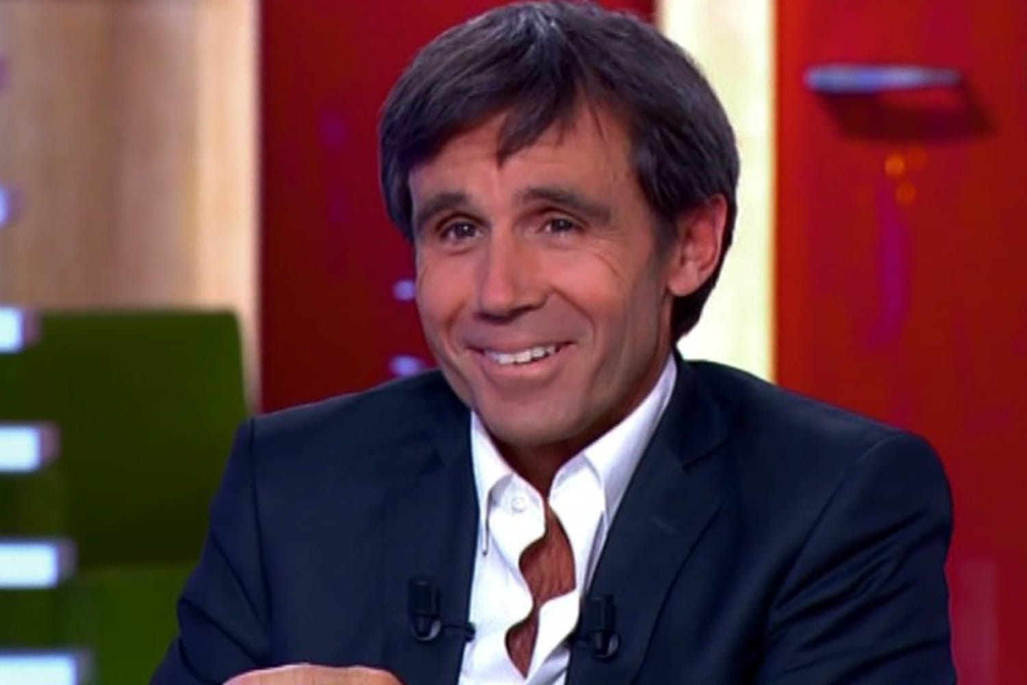 Face à Bachar al-Assad, David Pujadas privé de lentilles et de maquillage ?