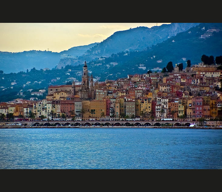 Menton,&nbsp;ville&nbsp;frontali&egrave;re&nbsp;et&nbsp;son&nbsp;centre&nbsp;historique&nbsp;pr&eacute;serv&eacute;
