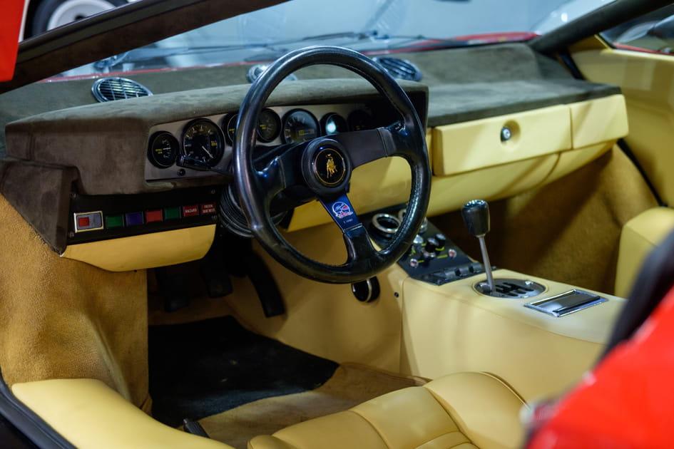 L'int&eacute;rieur de la Lamborghini Countach de Rod Stewart
