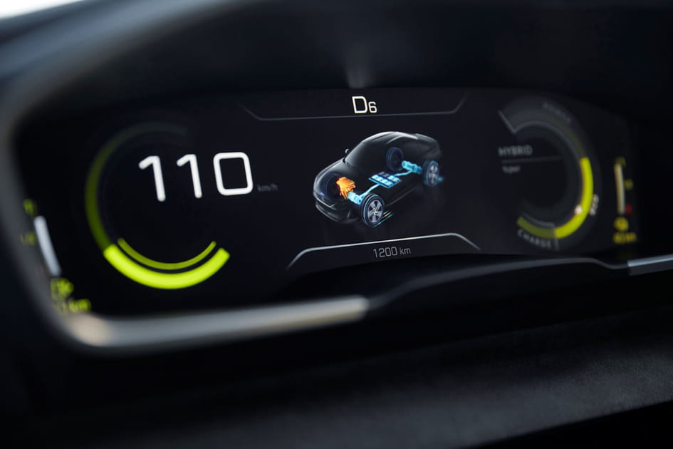 Un i-Cockpit aux couleurs de la motorisation hybride