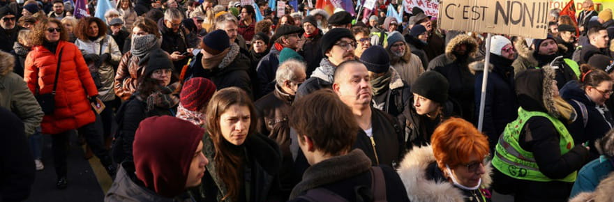 Retraites: des milliers de personnes &agrave; Paris &agrave; l'appel d'organisations de jeunesse