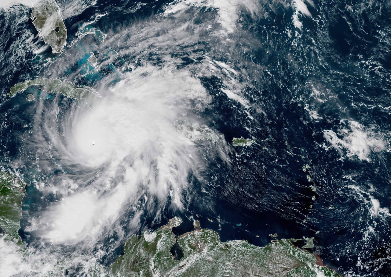 La France n'est pas à l'abri de l'ouragan Melissa : transformé en tempête, il va secouer l'Europe